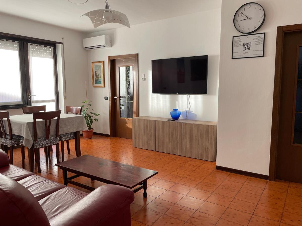 Spazioso Con 3 Da Letto Apartment