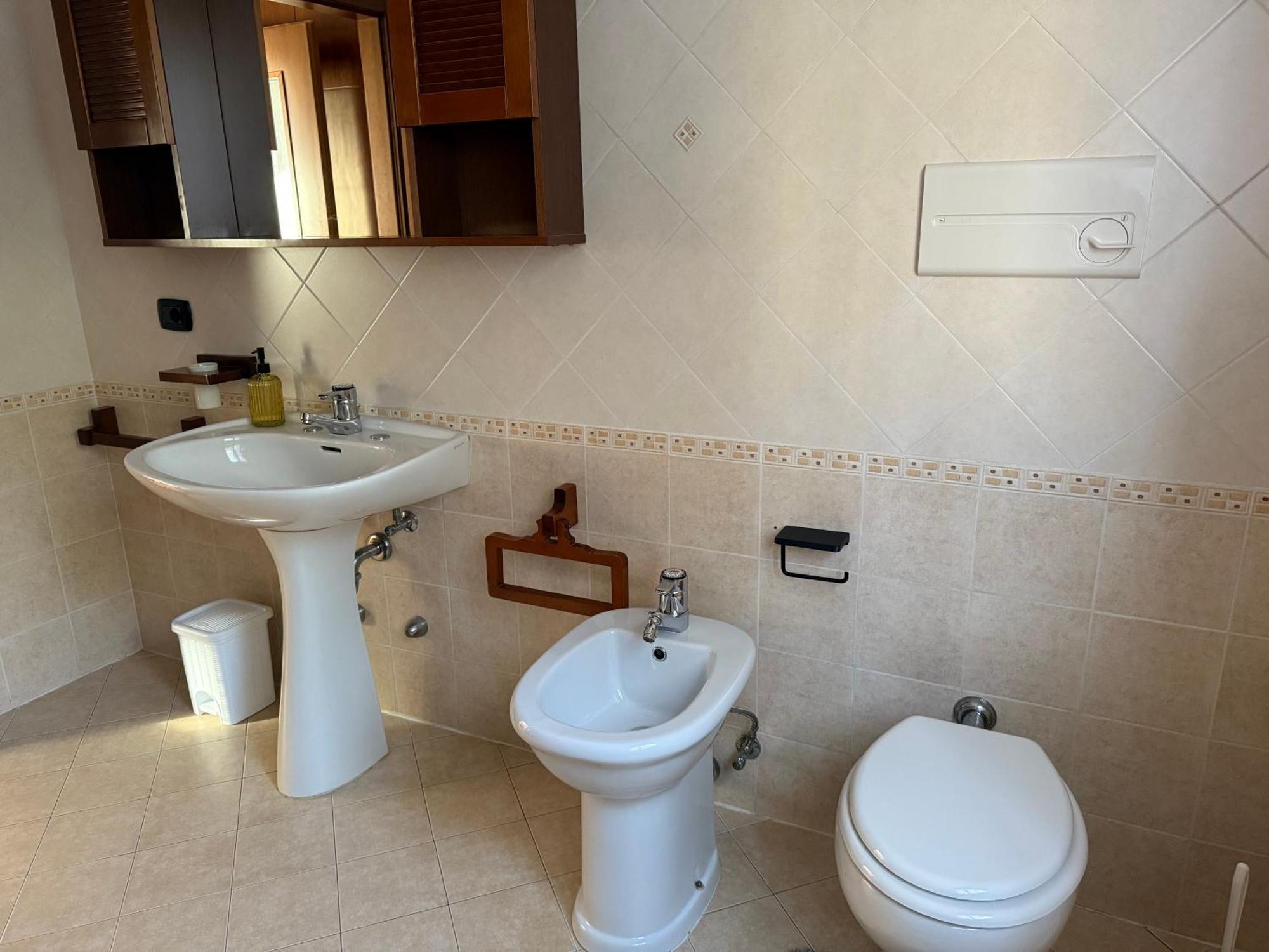 Spazioso Con 3 Da Letto Apartment *